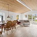 Kara - 450m From The Sea By Interhome Feriehus
